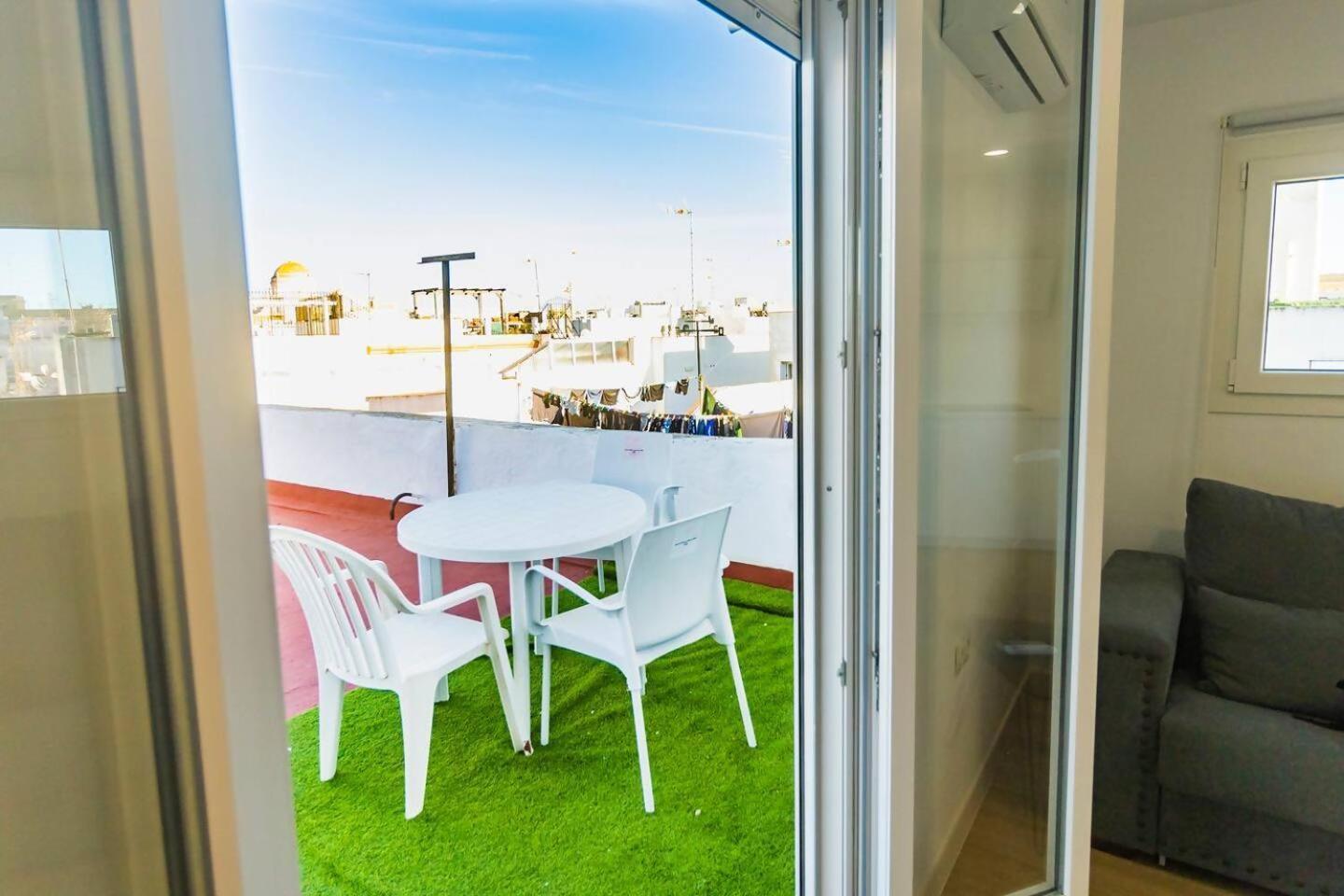 Apartamentos La Cruz Verde Cadiz Bilik gambar